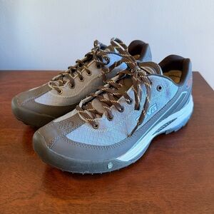 NWOT Teva Gray and Blue Women's Hiking Shoes Size 8